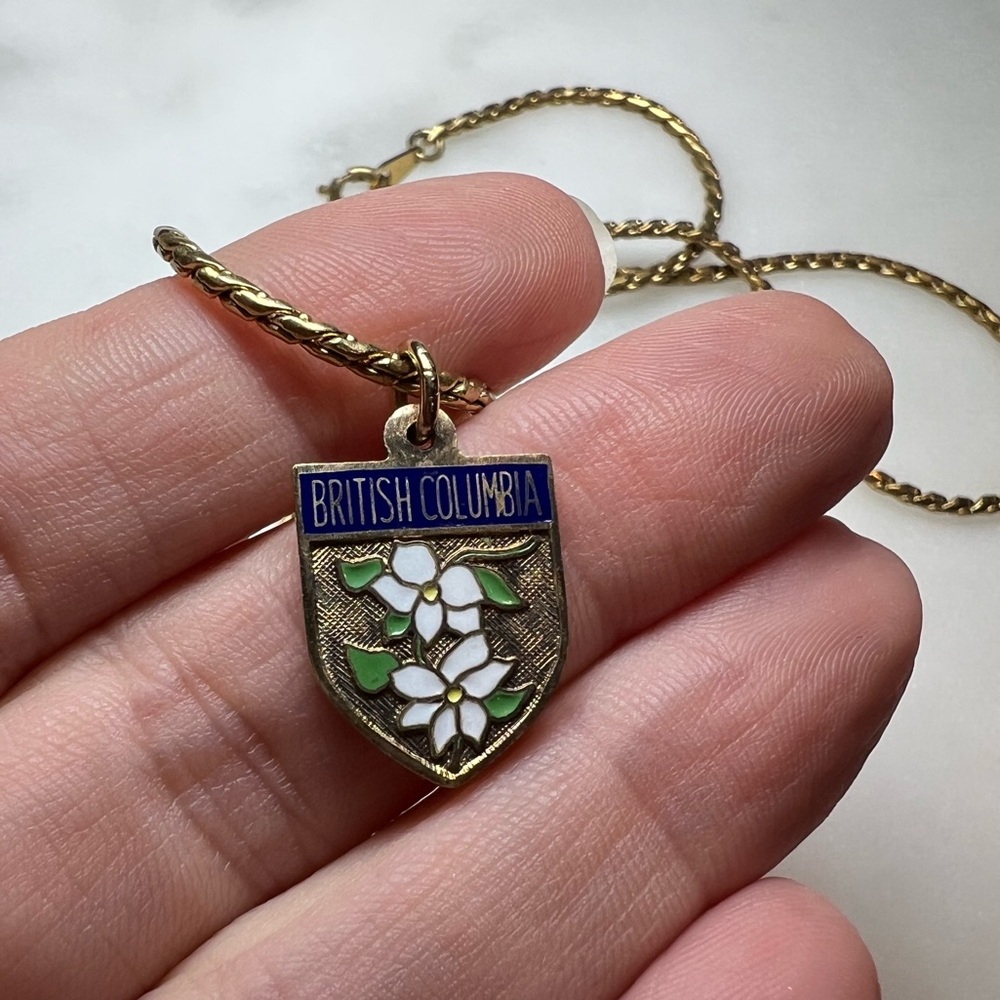 Vintage British Columbia Enamel Dogwood Shield Necklace | Canada Souvenir Charm - Picture 2 of 5